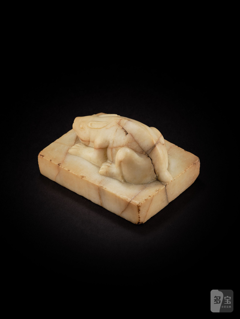 唐　大理石雕伏兔 | A CARVED WHITE MARBLE FIGURE OF A CROUCHING HARE - 图4